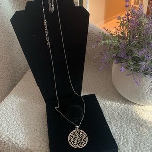 Beautiful New silver long necklace!